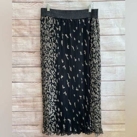 MAGIC PLEATED MODEST MAXI SKIRT IN BLACK AND CREAM PRINT - Picture 1 of 7